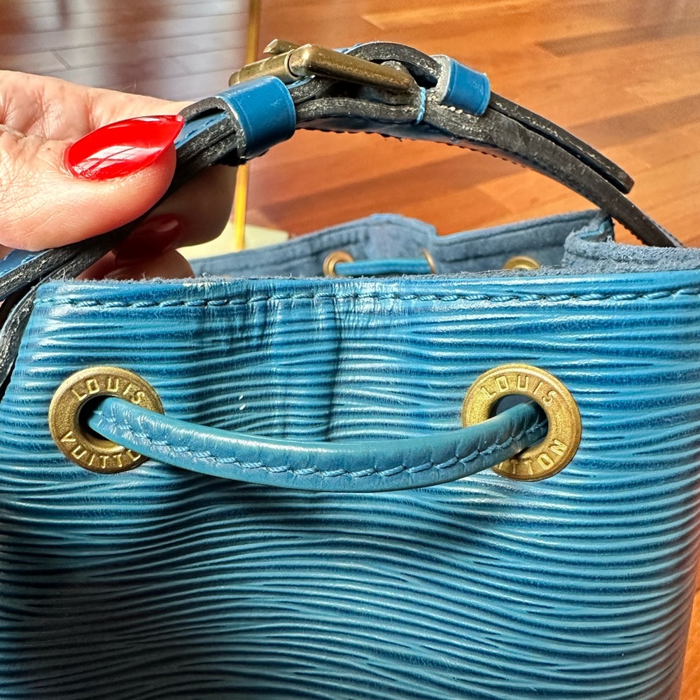 Louis Vuitton Noé Epi Leather Bucket Bag in Toledo Blue - Picture 14 of 16
